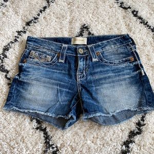 Big star women’s jean shorts size 24